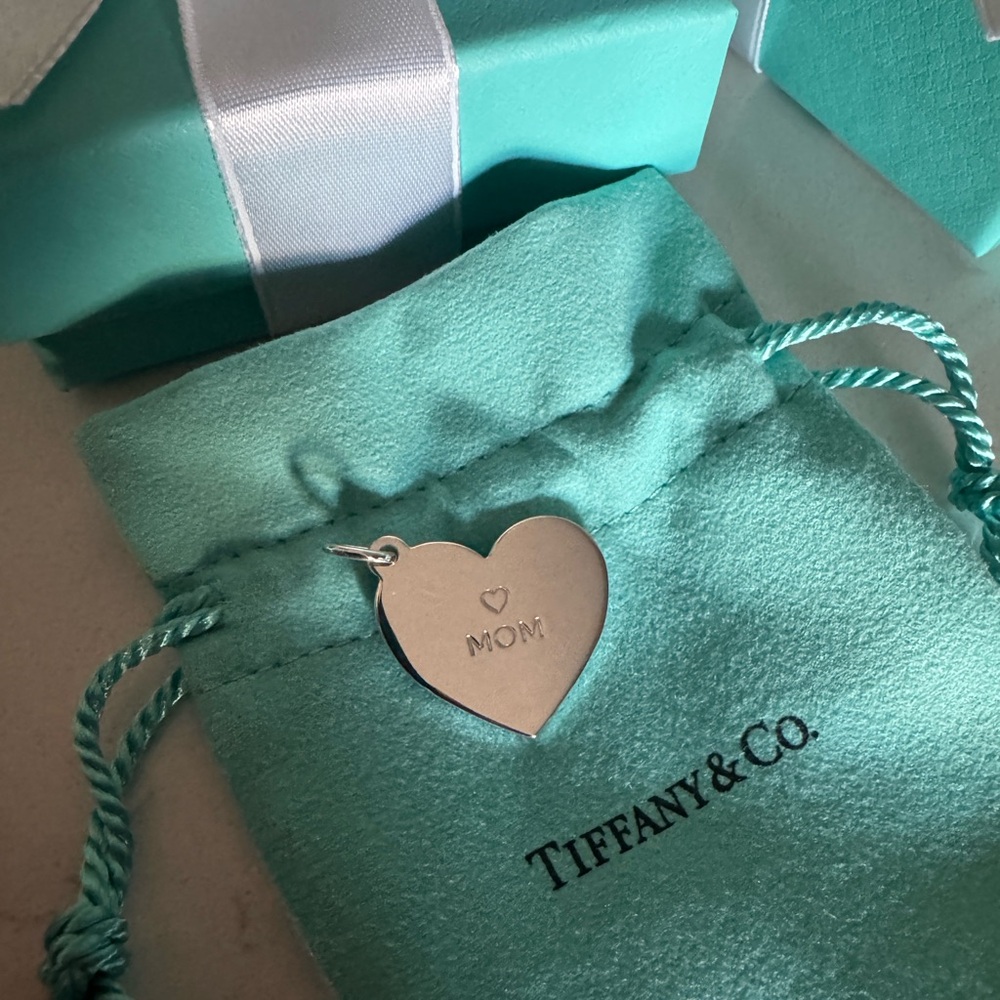 NEW AUTHENTIC! Tiffany & Co. Silver Heart MOM Pendant Charm